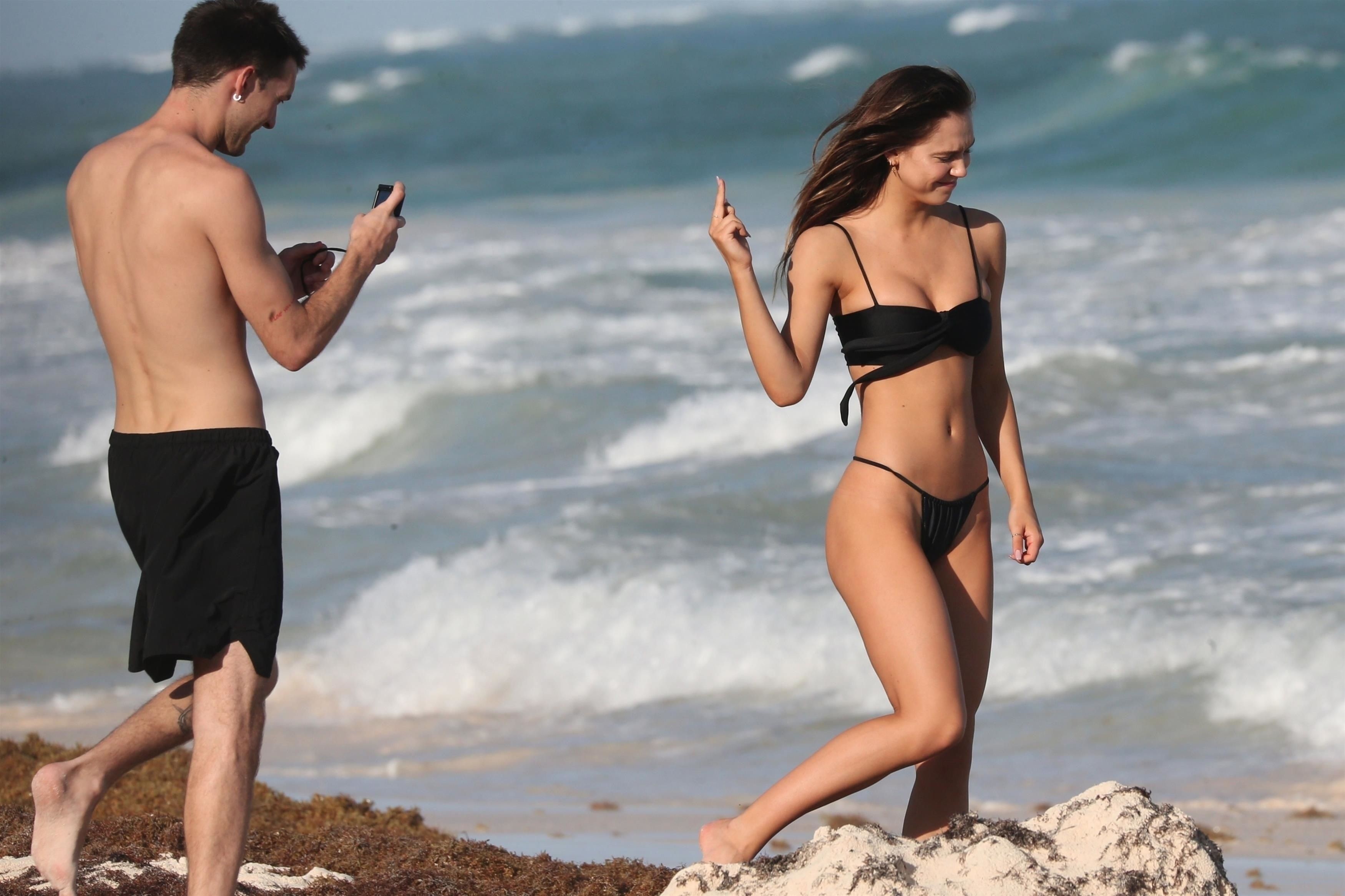 alexis ren sexy bikini ass 19