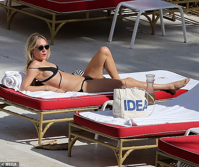 chloe sevigny sexy bikini 13