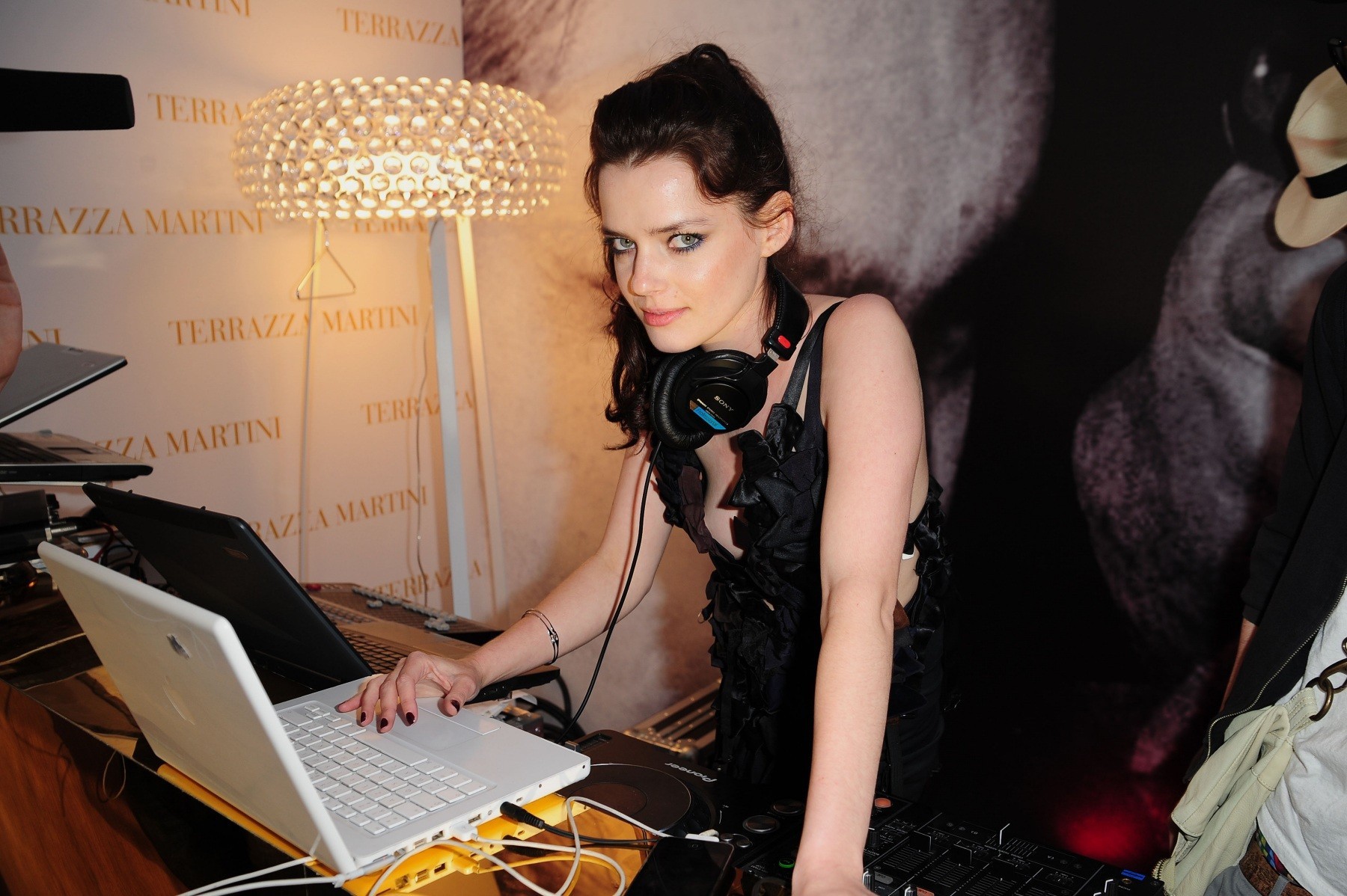 roxane mesquida sexy 15